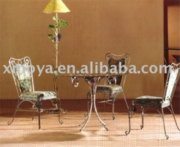 Delicate Iron Table at Competitive Price