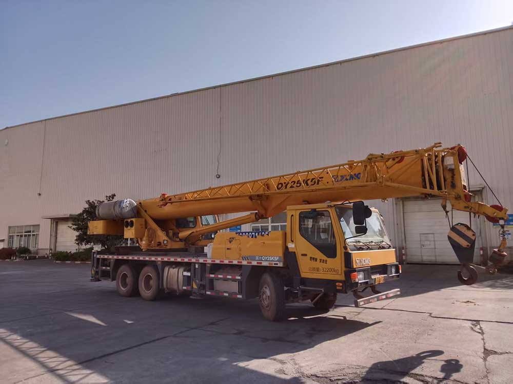 High-capacity-16-ton-crane-for-construction