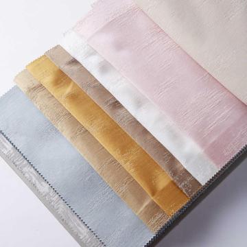 불규칙한 디자인의 커튼과 같은 고밀도 실크
