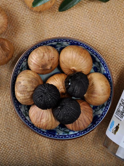 black garlic cloves
