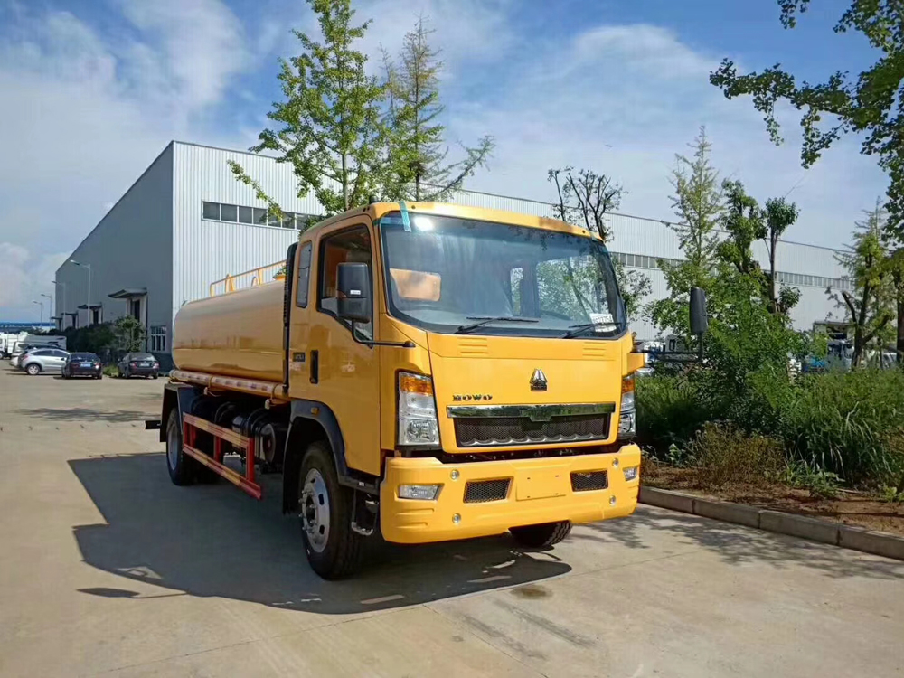 vehicle mounted water tank