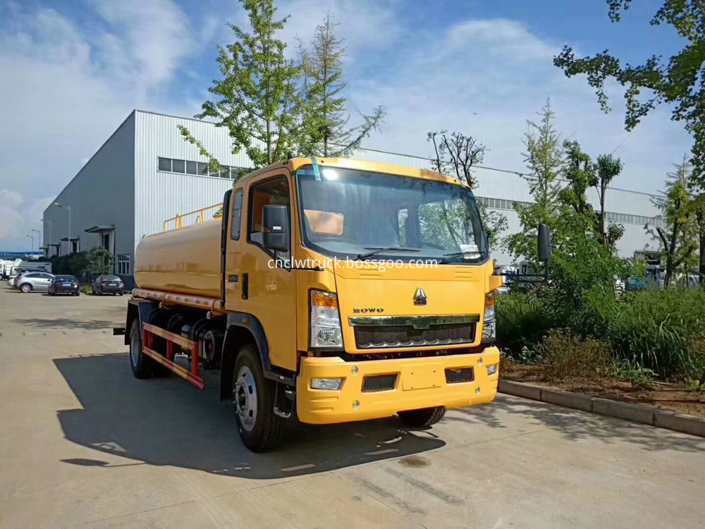 vehicle mounted water tank