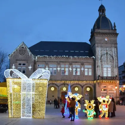 Giant Outdoor Christmas Gift Box Lights: Illuminating Decorations