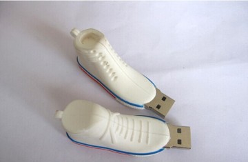قرص ذاكرة USB شكل الأحذية الرياضية