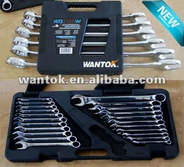 Combination wrench set with plastic box