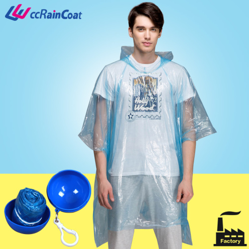 HOT SALE يمكن التخلص منها في حالات الطوارئ PE المطر المعطف المعطف في الكرة