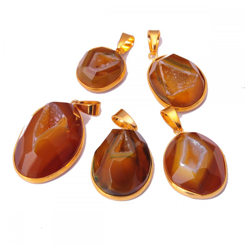 Collier de pierres semi-précieuses en agate avec pendentif