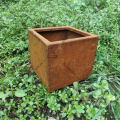 Planter en métal et en bois