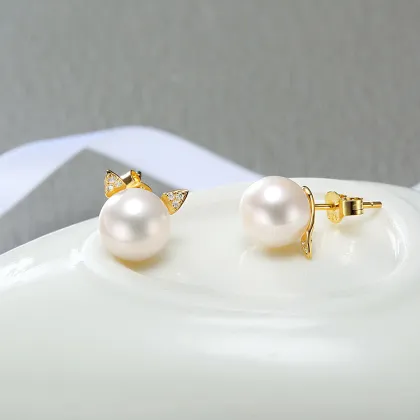 Classical engagement traditional white pearl stud earrings with white diamond