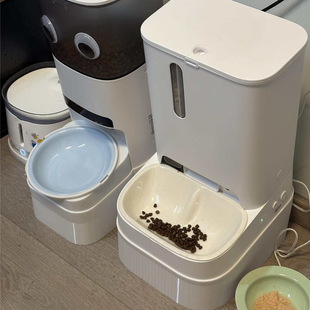 Feeders for dogs and cats10