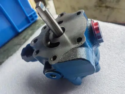 eaton 6424 series charge gear pump