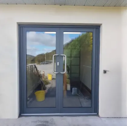 Heavy duty aluminum entrance doors