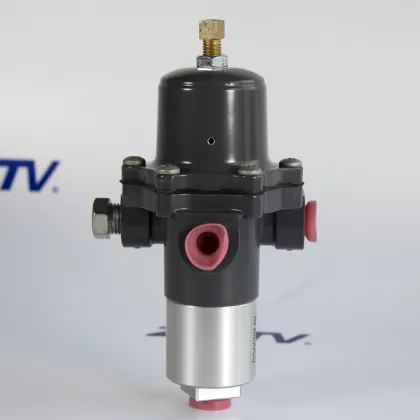 Compact Fisher 167DAS Three-Way Switching Valves: Easy Adjustment, Accurate Control, and Simplified Maintenance