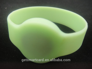 Bulk Cheap 13.56mhz ISO14443A NFC Bands for Swimming Park Application