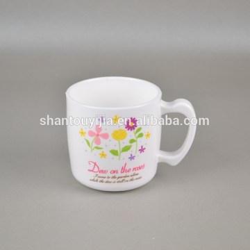 White flower printing plastic drinking cup