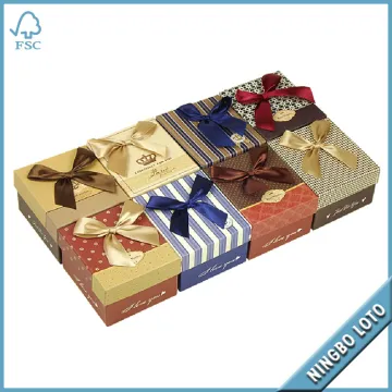 Paper Moon Cake Box