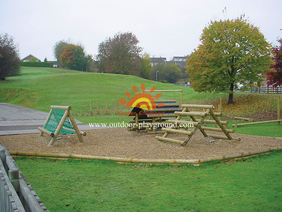 outdoor log climbing playhouse for children