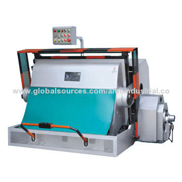 Creasing and cutting machine, easy to operate