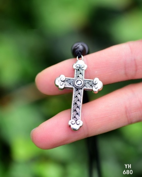 Elegant Cloud Pattern Cross Pendant with Minimalist Design