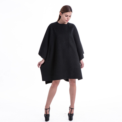 Abrigo negro de cashmere suelto