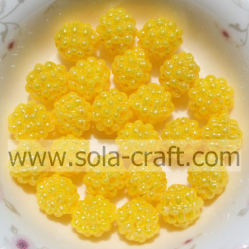 Perles acryliques solides de couleur jaune de forme de baie de charme 10MM