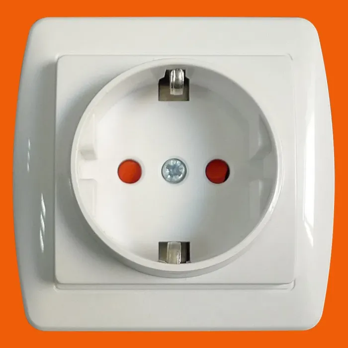 Soket Schuko yang Dipasang di Permukaan dengan Tutup IP44