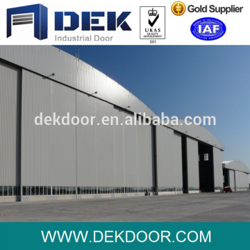 Insulated large steel panel hangar door