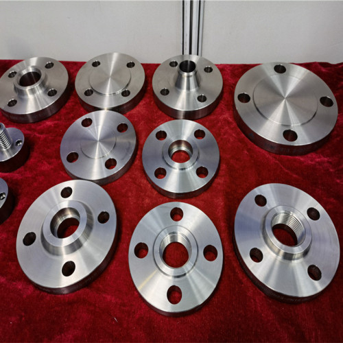 TITANIUM FLANGE FOR PRESSURE VESSEL