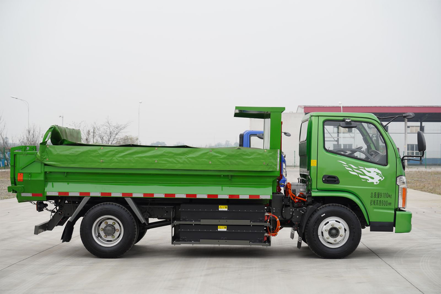 4x2 dump truck