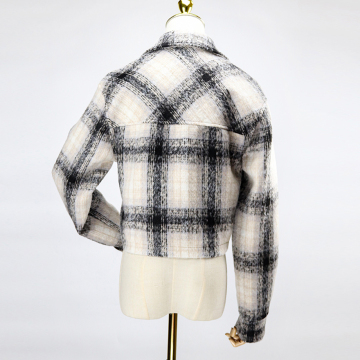 Fashionable plaid shirt jacket for autumn and winter