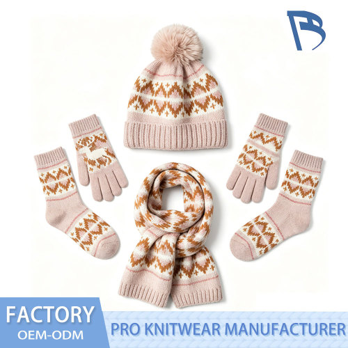 Set tricot cu pompon Fair Isle roz
