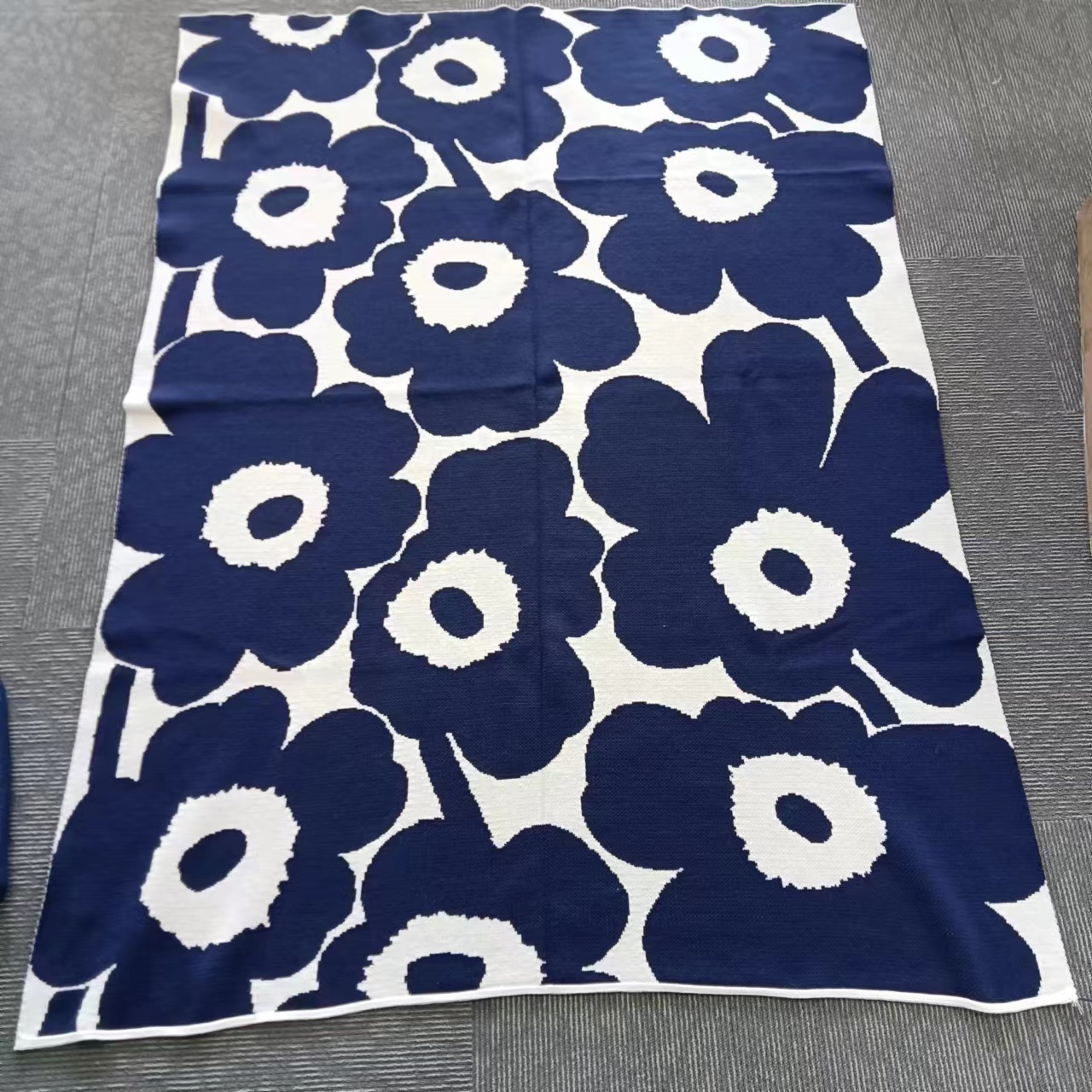 Hot Sale Flower Acrylic Winter Knit Throw Blanket1