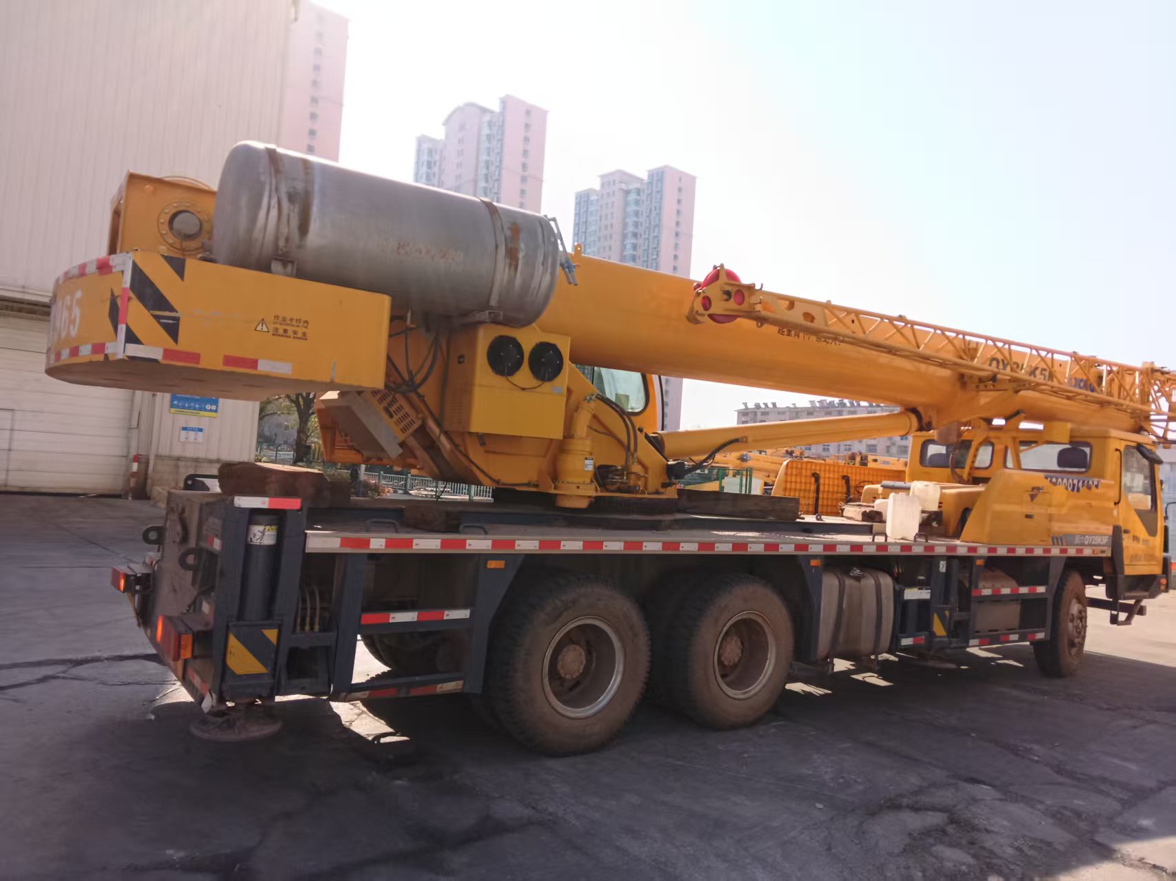 Second-hand 10-ton crane for construction sites Second-hand 10-ton crane for construction sites
