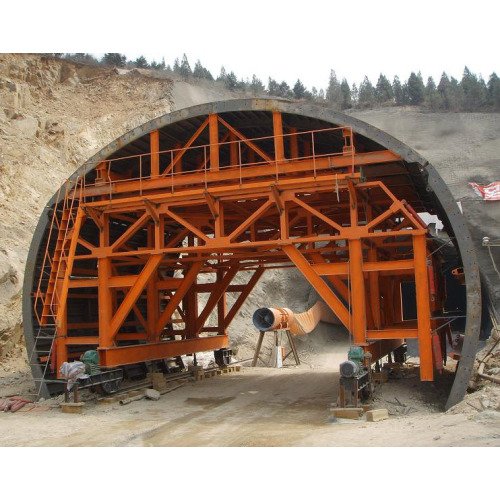 Construção de túnel ferroviário e rodoviário