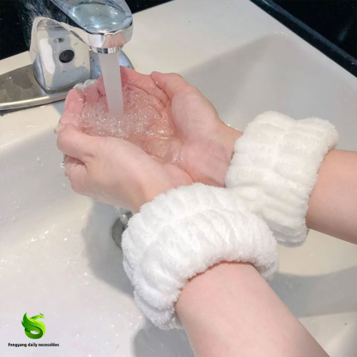 Facial Cleansing Wristband for Daily Use