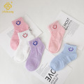 女の子のための漫画のスマイリーフェイスソックス、エアコン付きの靴下