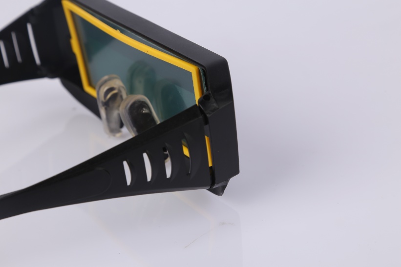 automatic darkening welding helmet
