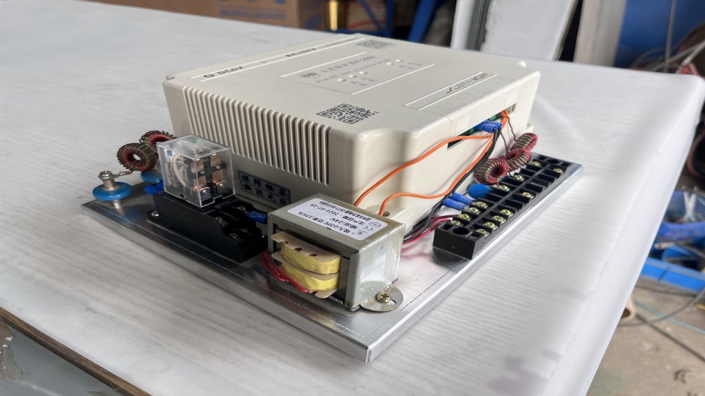 Spark controller001