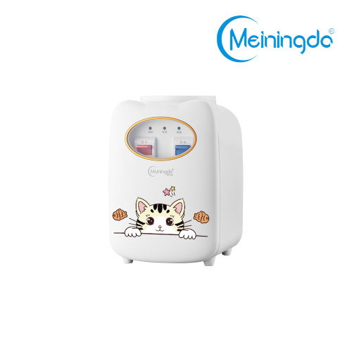 Elegante fontana per porta gatto bianco