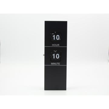 Kleine quaderförmige hölzerne Flip Clock