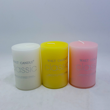 candele a colonna che bruciano da molto tempo all'ingrosso