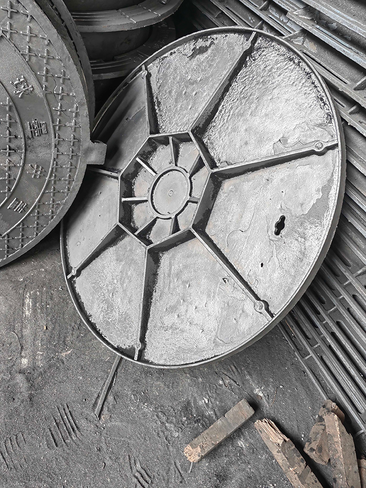 BACK ROUND MANHOLE