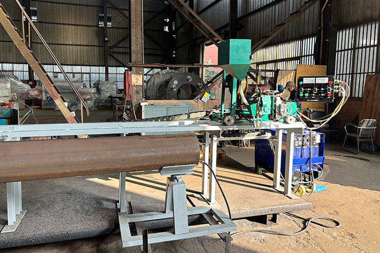 Semi-automatic welding machine