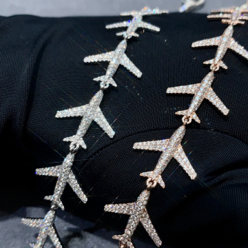 Add Elegance and Sparkle to Your Everyday Look with Glamorous Lab Diamond Bracelet in 9K/18K Gold, Featuring an Airplane Pattern Chain