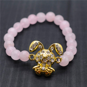 Pulsera de piedras preciosas elástica de cuentas redondas de cuarzo rosa de 8 mm con pieza de conejo de aleación Diamante