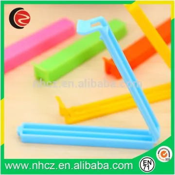 Plastic sealing clip