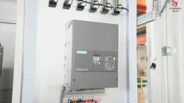 Low-Voltage Dynamic Power Compensation Device
