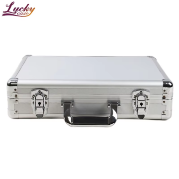 Afsluitbare op maat gemaakte zilveren aluminium gereedschapsbehuizing - schokbestendig en duurzaam met schuim met hoge dichtheid inzetstuk
