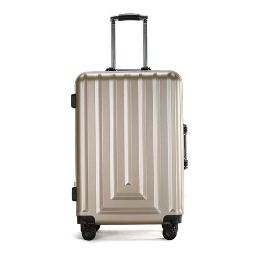 Las maletas rígidas para equipaje de viaje llevan una carretilla