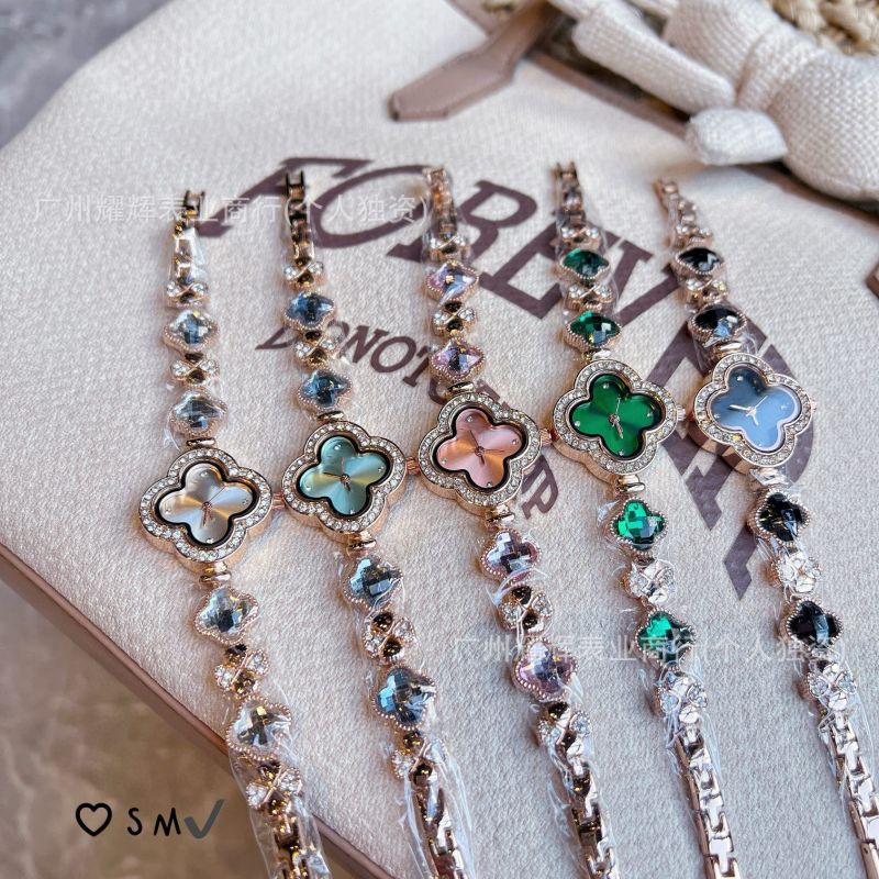 Trendy Four Leaf Clove Wristwatch with Emerald Quartz